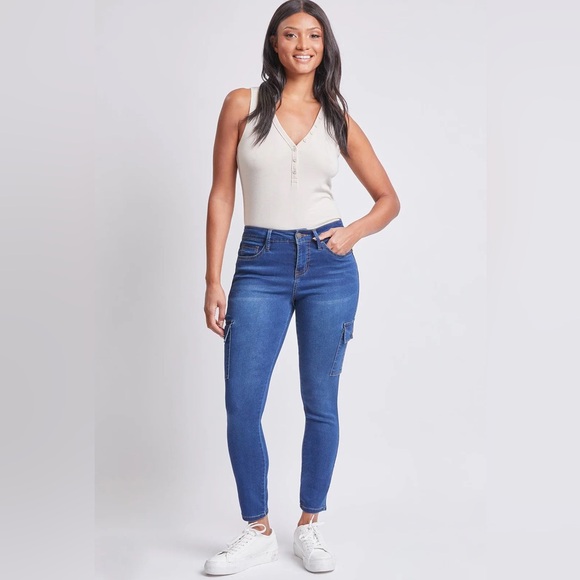 YMI NWOT WOMEN'S HYPERDENIM MID RISE SKINNY CARGO JEANS size S - Picture 1 of 5